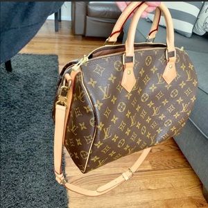 Speedy 30 with bandouliere